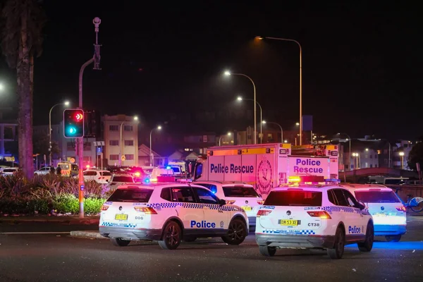 Imagem colorida de viaturas policiais em Sydney, Austrália