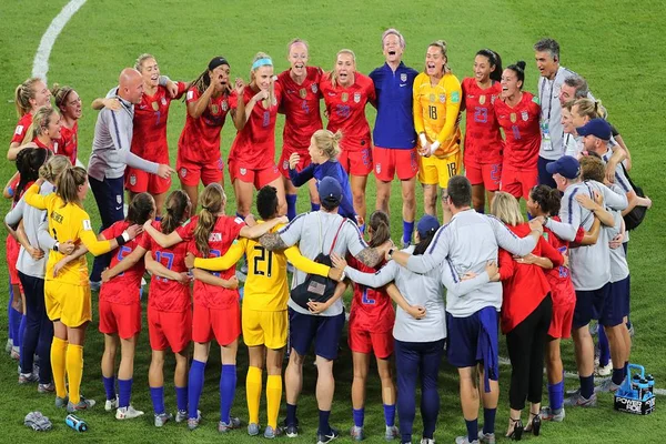 Let’s go girls: EUA vencem Inglaterra e estão na decisão do Mundial