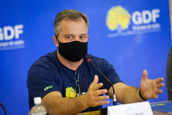 Homem de máscara