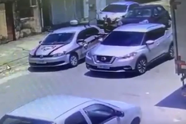 Vídeo. Bandidos roubam armamento de seguranças de escolta armada