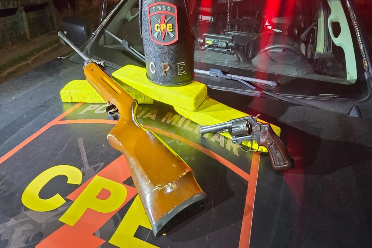 Apreensão: armas e drogas Apreensão: armas e drogas