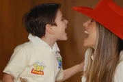 Flávia Viana e o filho, Gabriel, gravam publi juntos Flávia Viana e o filho, Gabriel, gravam publi juntos