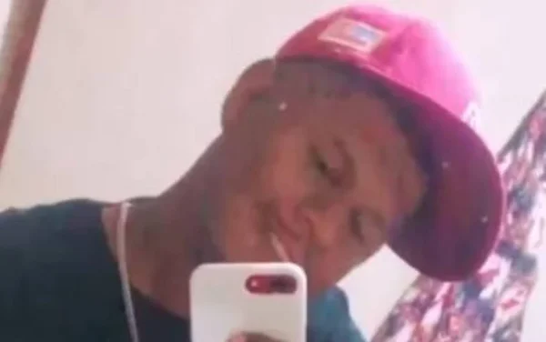 imagem colorida jovem matou namorada e ex com golpes de espada