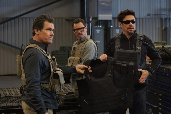 Crítica: sob nova direção, saga Sicario muda de ares em Dia do Soldado