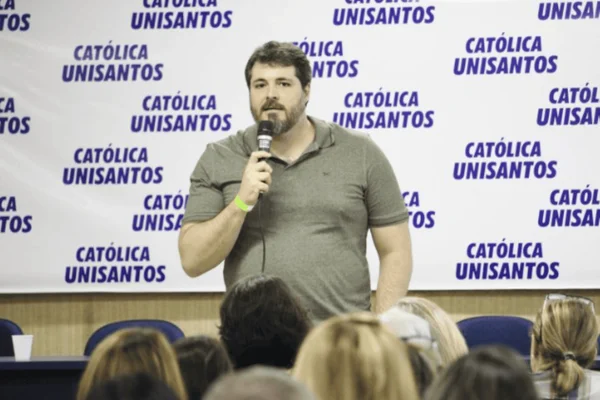 Imagem colorida do professor universitário que morreu dentro de uma academia em Santos - Metrópoles