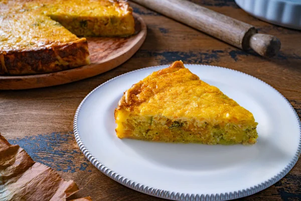 Torta de brócolis com batata: receita de forno pronta em 4 passos