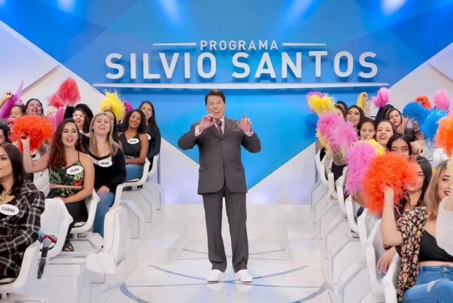 Lá, ele conheceu o genro, o jogador Alexandre Pato, que namora Rebeca Abravanel Lá, ele conheceu o genro, o jogador Alexandre Pato, que namora Rebeca Abravanel