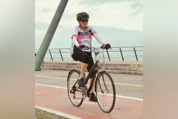 Dilma Rousseff anda de bicicleta