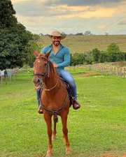 Laéllyo Mesquita faz ensaio fotográfico em fazenda da família