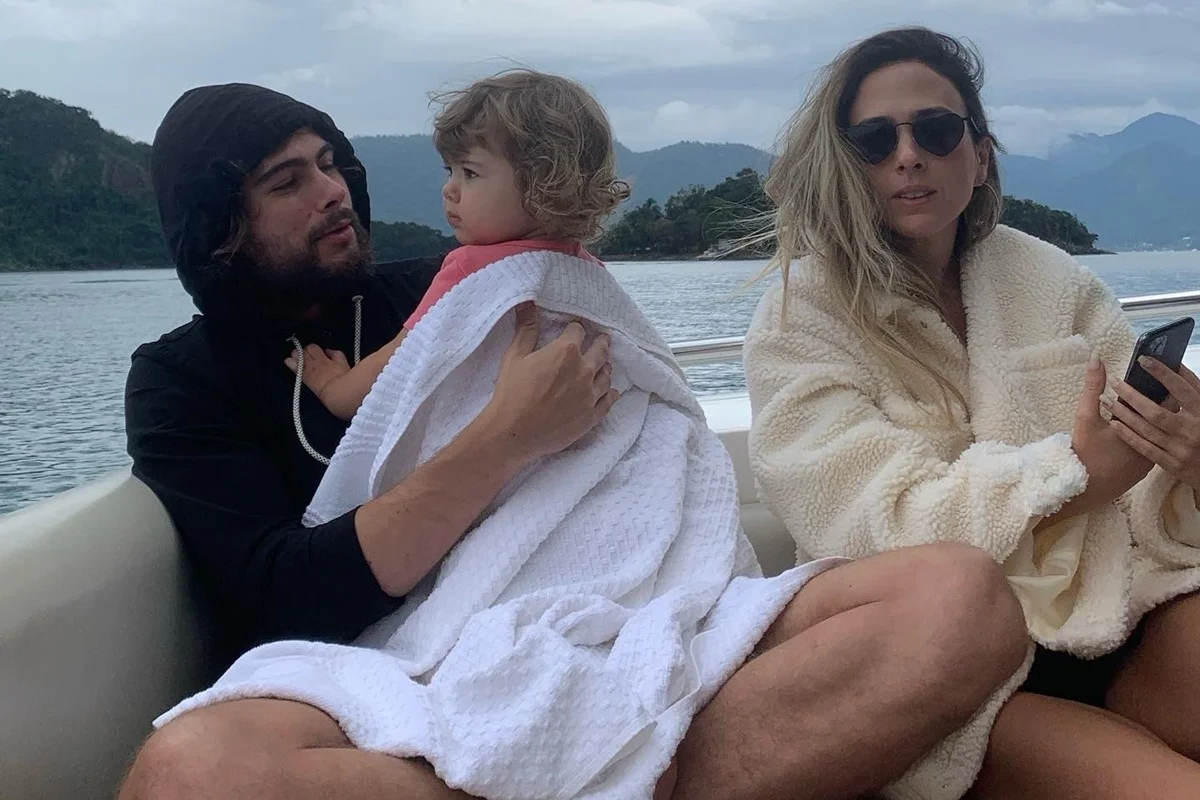 Tatá Werneck ganha declaração de Rafa Vitti e fala em ter mais filhos
Tatá Werneck ganha declaração de Rafa Vitti e fala em ter mais filhos