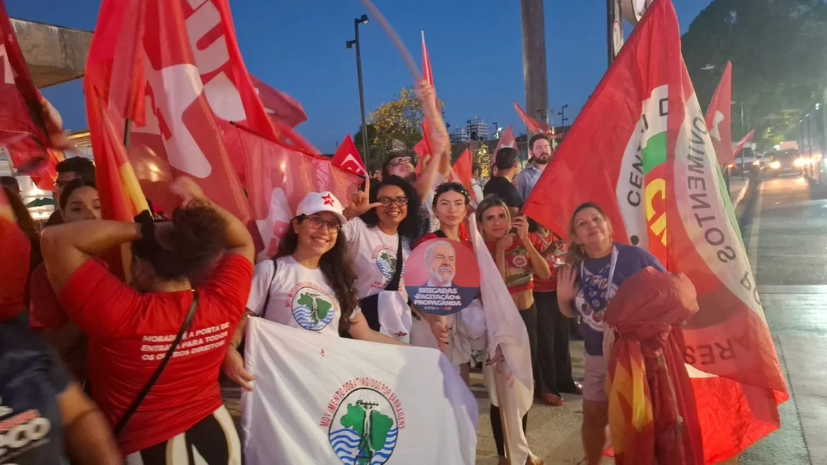 Central de Movimentos Populares (CMP) busca reforçar a campanha do presidente Lula à reeleição nas ruas Central de Movimentos Populares (CMP) busca reforçar a campanha do presidente Lula à reeleição nas ruas