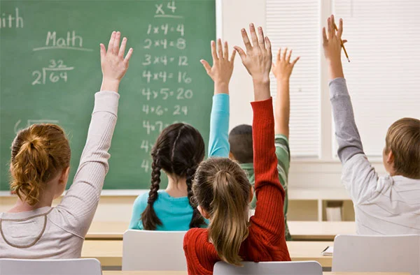 Por engano, professora entrega tirinha pornográfica para alunos. Veja