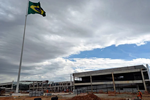 Imagem colorida mostra as obras do Colégio Militar de SP - Metrópoles