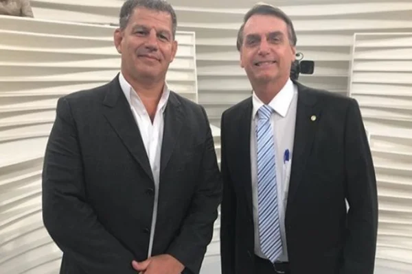Oposição no Congresso pressiona por depoimento de Bebianno