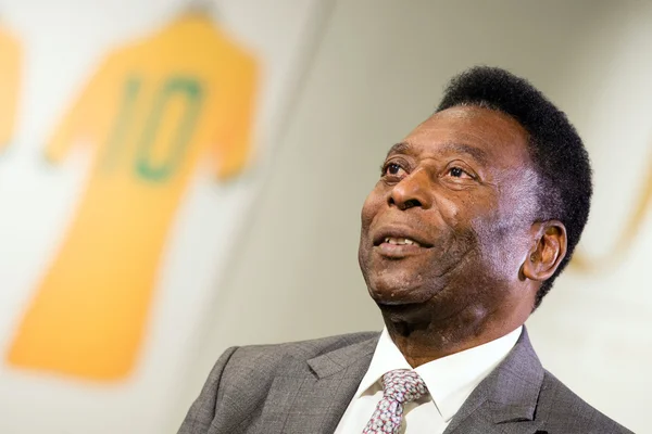 Foto colorida de Pelé - Metrópoles