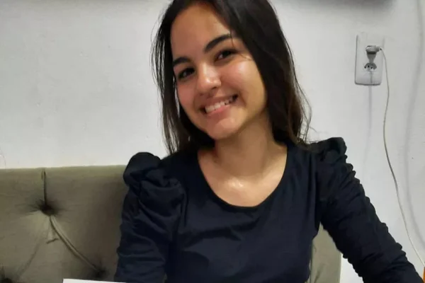 Filha acha carta perdida do pai, vítima da Covid, em disco dos Beatles