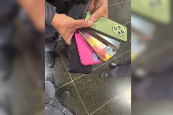Imagens de celulares apreendidos durante o carnaval de SP