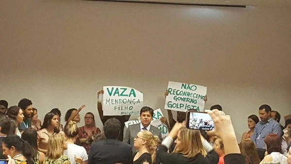 Ministro Mendonça Filho é vaiado por servidores da Cultura