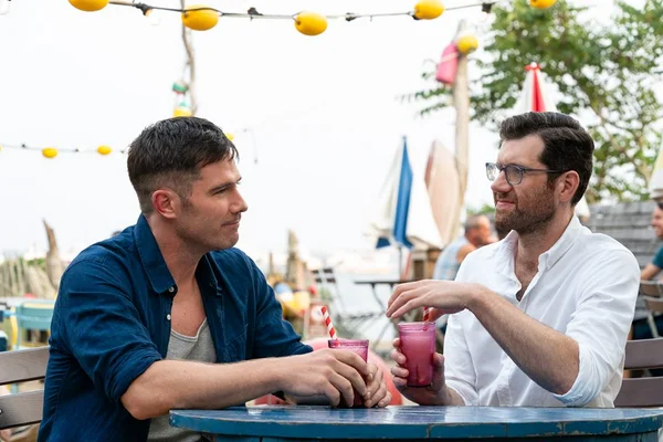 Comédia romântica gay, Mais que Amigos traz impacto ao mundo do cinema