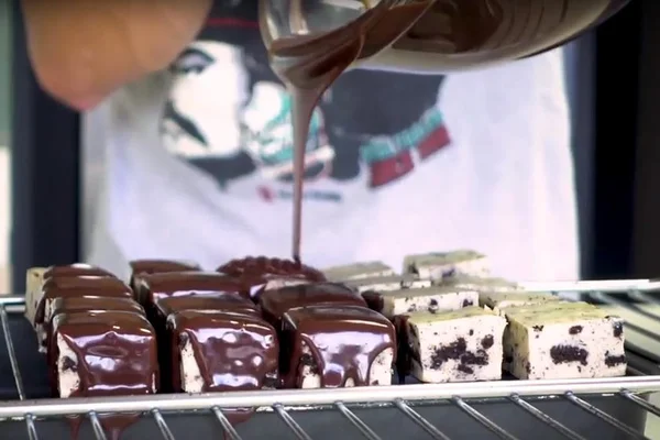 Chef ensina a fazer fudge de Kinder, sobremesa famosa nos EUA