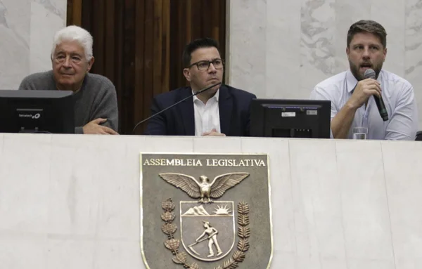 Roberto Requião, Arilson Chiorato e Requião Filho
