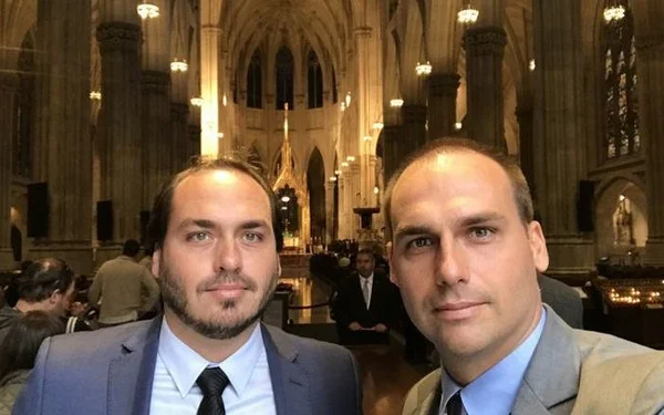 Por que Carlos e Eduardo Bolsonaro não irão se filiar ao PL hoje