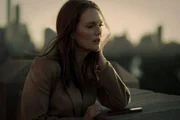 Juliane Moore como Madeline em Sharper - Uma Vida de Trapaças