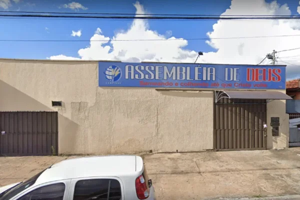 Homem morre enquanto trocava vidro em igreja de Goiânia, Goiás