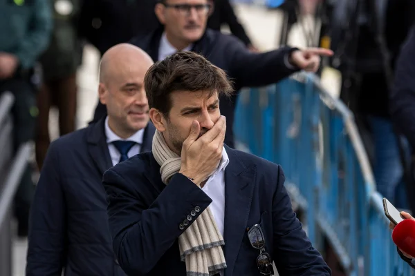 Foto colorida de Piqué, ex-zagueiro do Barcelona - Metrópoles