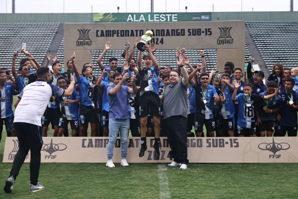 Capital comemora título do candangão Sub-15 / Metrópoles