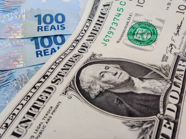 Dólar atinge R$ 4,17, maior valor do Plano Real