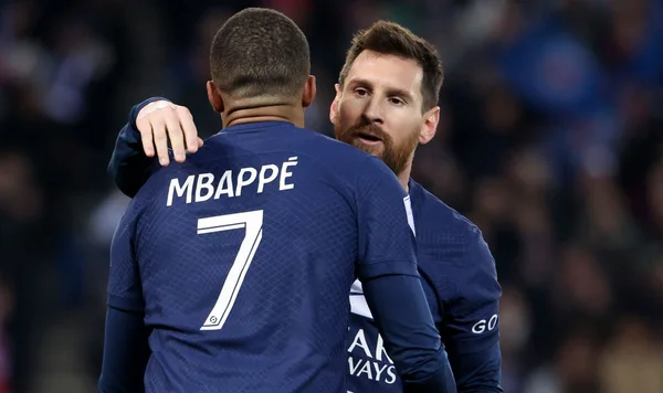 Mbappé defende Messi: “Não teve o respeito que merecia na França”