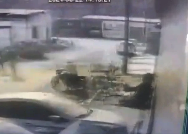 Tia e sobrinho matam ladrão em menos de 1min após terem casa invadida
