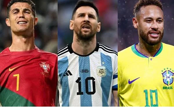 Imagens justapostas, da esquerda pra direita, dos jogadores Cristiano Ronaldo (Portugal), Lionel Messi (Argentina) e Neymar (Brasil). Eles usam as camisas das respectivas seleções- Metrópoles