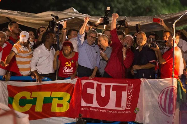 Não viemos disputar número, diz Alexandre Padilha, em ato na Paulista