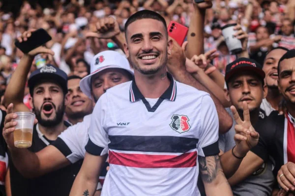 Imagem colorida de Thiago Galhardo no santa Cruz - metrópoles