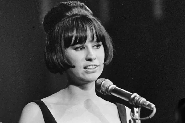 Morre Astrud Gilberto, ícone da bossa nova, aos 83 anos