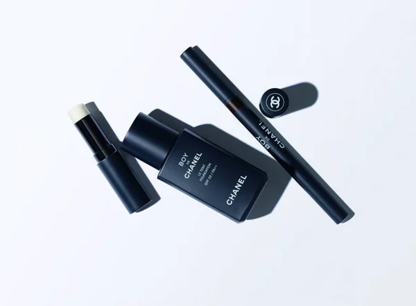 Calling all boys: Chanel lança primeira linha de maquiagem masculina