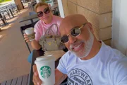 Geralda Helena e Rick tomam café juntos Geralda Helena e Rick tomam café juntos