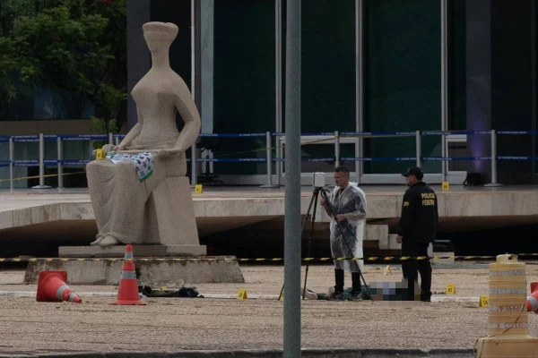 Homem usou banheiro da Câmara horas antes da explosão, dizem fontes