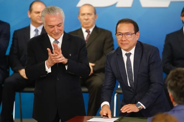Ministros da Saúde e dos Transportes tomam posse. Outras trocas vêm aí