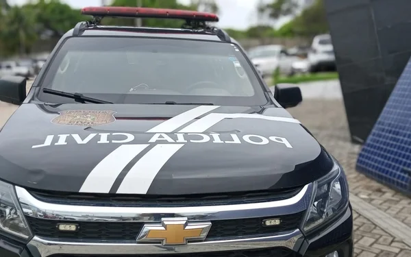 Fotografia colorida de viatura da Polícia Civil de Alagoas