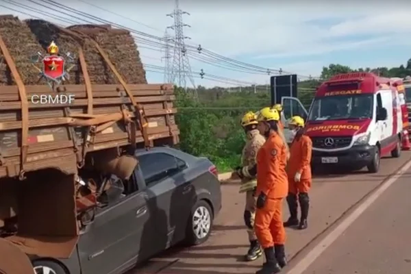 Motorista bate em caminhão, fica preso às ferragens e morre na Epia