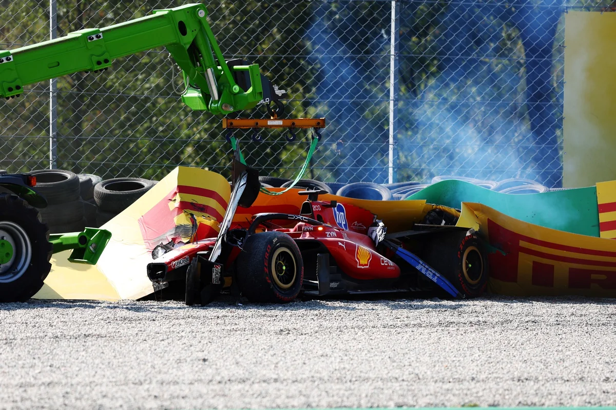Leclerc perdeu o controle do carro e bateu no muro em Monza. Leclerc perdeu o controle do carro e bateu no muro em Monza.