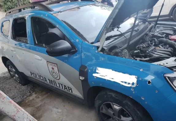 viatura destruida jacarepagua - Metrópoles