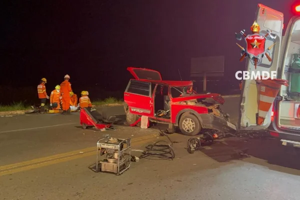 Motorista morre em acidente entre Uno e Hilux no Paranoá