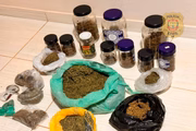 Sacos e potes de maconha Sacos e potes de maconha
