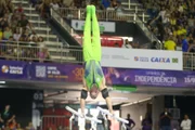 Caio Souza, nas barras paralelas