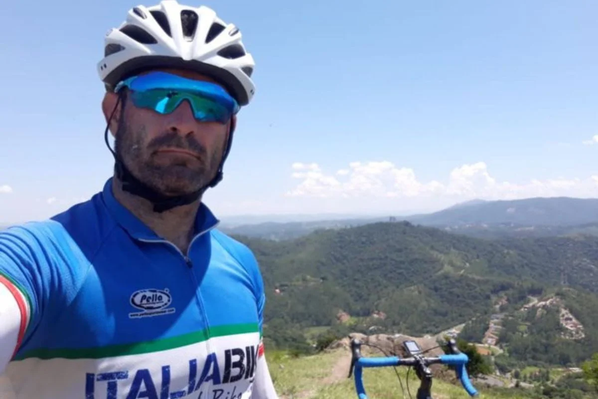 PM aposentado foi atingido por disparo no tórax durante um assalto enquanto pedalava. Ele chegou a ser levado ao hospital mas não resistiu PM aposentado foi atingido por disparo no tórax durante um assalto enquanto pedalava. Ele chegou a ser levado ao hospital mas não resistiu