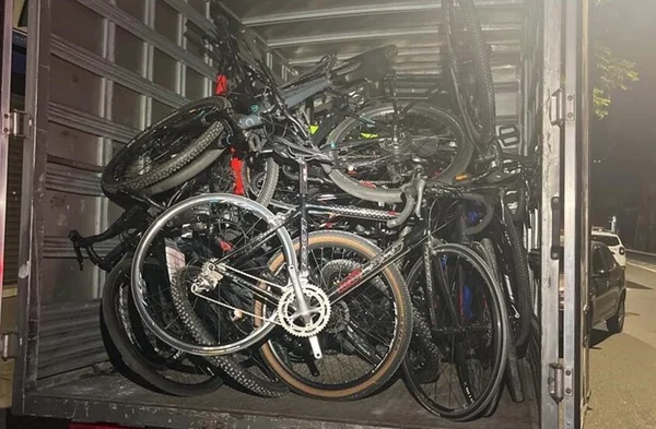 Receptadores de bicicletas furtadas trocam tiros com a polícia no centro de SP